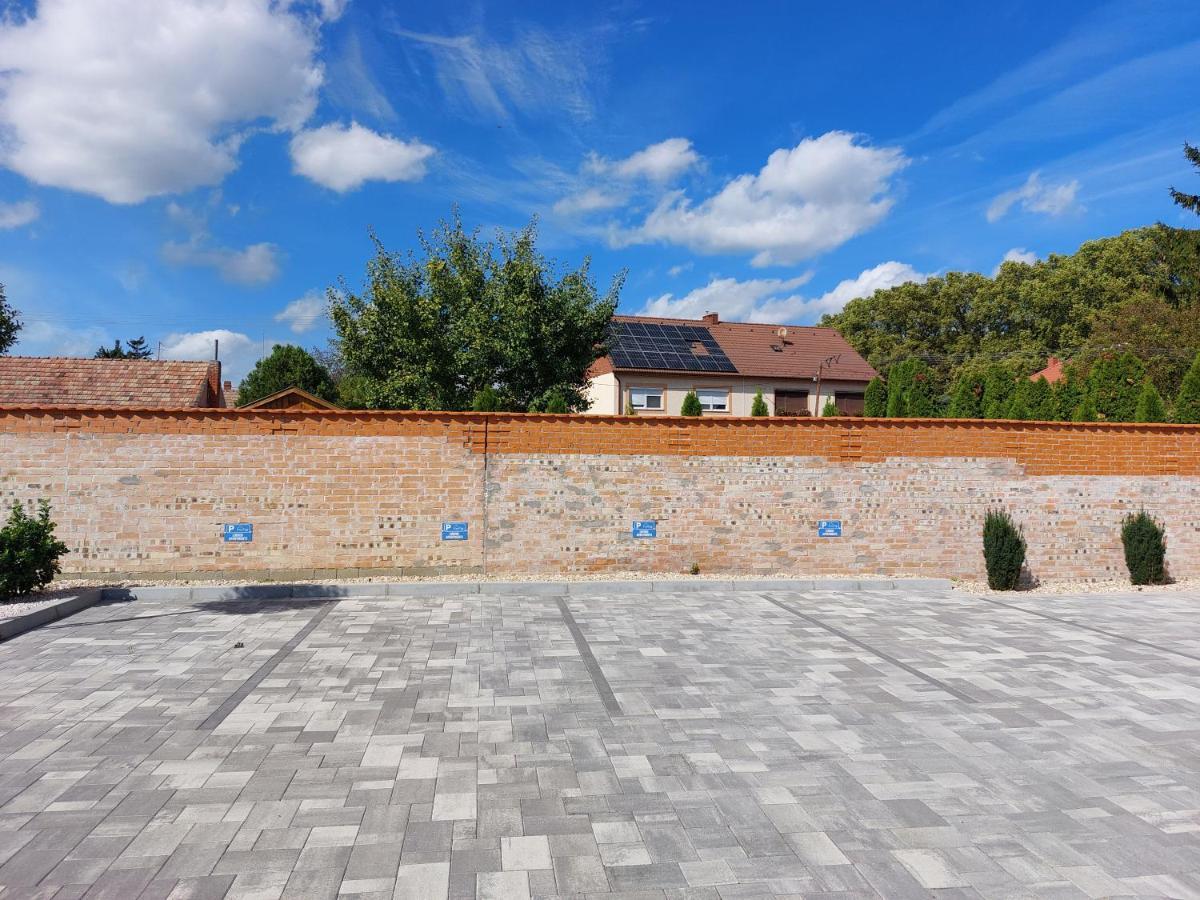 Linden Apartman 107 Glamour (Adults Only) Mosonmagyaróvár Εξωτερικό φωτογραφία